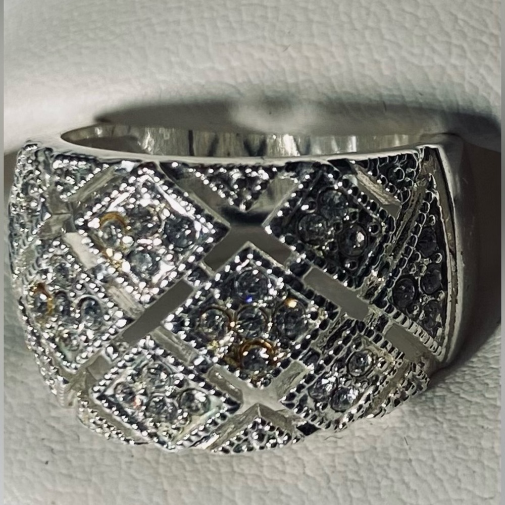 Charter Club 💍 silver tone crystal mesh wide ring. Size 8. 💍